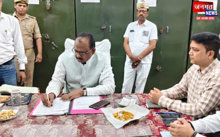 फ़िरोज़ाबाद: नवागत जिलाधिकारी ने लिया चार्ज, कहा- विकास योजनाओं को दी जाएगी प्राथमिकता