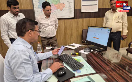 उरई: डीएम ने स्वयं की स्व-गणना कर दिया संदेश, आज से जनपद में शुरू हुआ स्व-गणना अभियान
