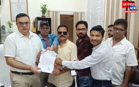 बहराइच: नेपाल में भारतीय पत्रकारों के साथ बदसलूकी, ऑल इंडिया पत्रकार एसोसिएशन ने डीएम को दिया ज्ञापन