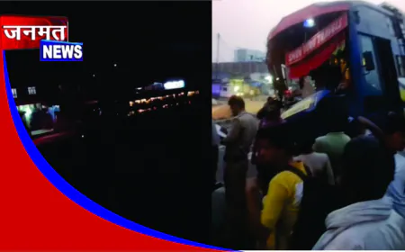 कुशीनगर में NH-28 पर भीषण सड़क हादसा, ट्रक से टकराई लग्जरी बस, कई घायल