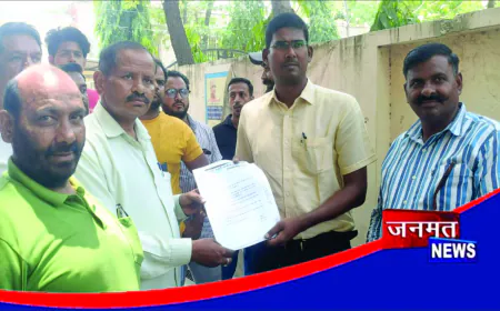 राशन डीलरों ने क्षेत्रीय खाद्य अधिकारी के समर्थन में सौंपा ज्ञापन, निष्पक्ष जांच की मांग
