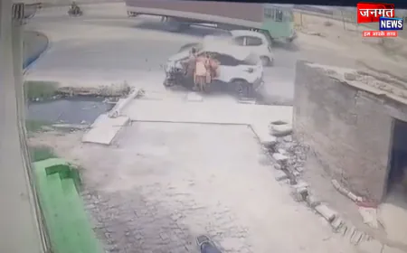 कुशीनगर: हाईवे पर भीषण दुर्घटना, यू टर्न ले रही कार को तेज रफ्तार कार ने मारी टक्कर; कई घायल