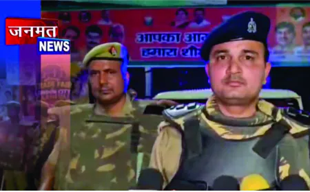 ईदुल-अज़हा को लेकर खुर्जा में पुलिस का फ्लैग मार्च, सुरक्षा व्यवस्था का लिया जायजा