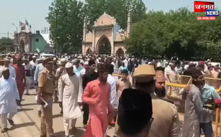 बरेली में अमन व भाईचारे के साथ मनाई गई बकरीद, मस्जिदों और ईदगाहों में उमड़ी नमाज़ियों की भीड़
