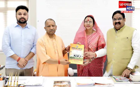 हरदोई की जिला पंचायत अध्यक्ष ने सीएम योगी से की मुलाकात, सौंपे विकास और जनहित के 11 प्रस्ताव