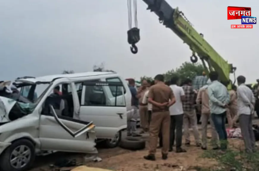 उरई: अयोध्या से लौट रहे भक्तों की गाड़ी ट्रक में घुसी, 8 की मौत; 2 गंभीर घायल