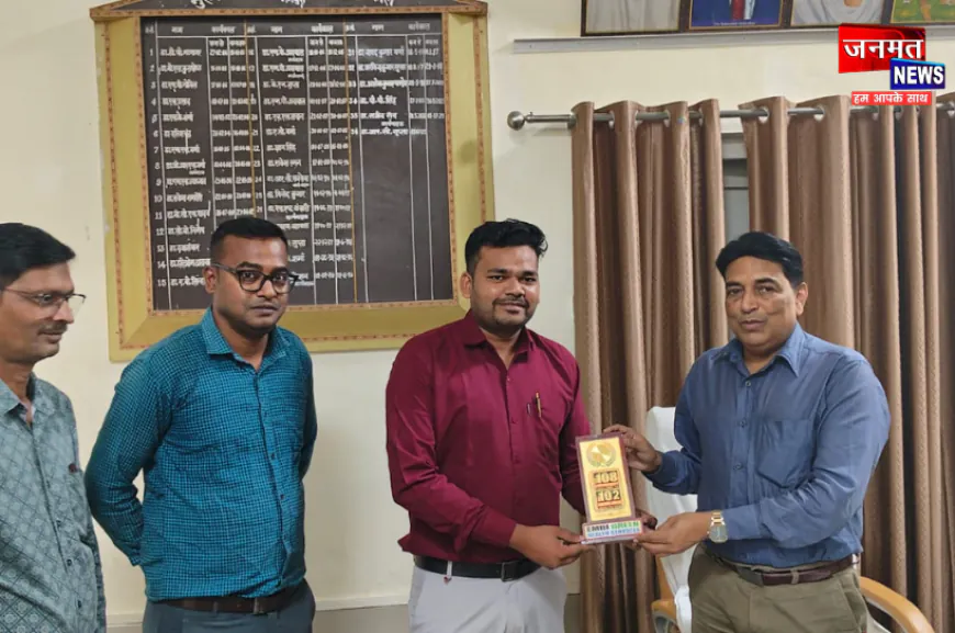 मैनपुरी में सरकारी एंबुलेंस सेवा को CMO ने किया सम्मानित, कहा- यह सेवाएं आम जनता के लिए जीवनरेखा