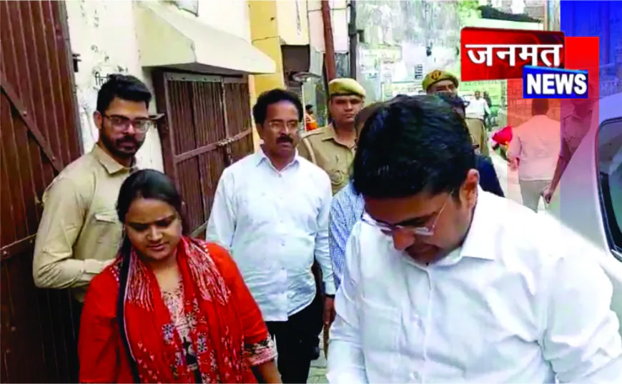 संभल के नए डीएम अंकित खंडेलवाल ने संभाली कमान, भगवान कल्कि के दर्शन कर ग्रहण किया पदभार