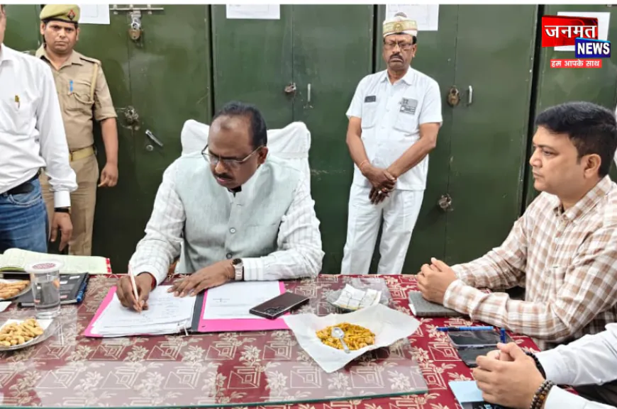 फ़िरोज़ाबाद: नवागत जिलाधिकारी ने लिया चार्ज, कहा- विकास योजनाओं को दी जाएगी प्राथमिकता