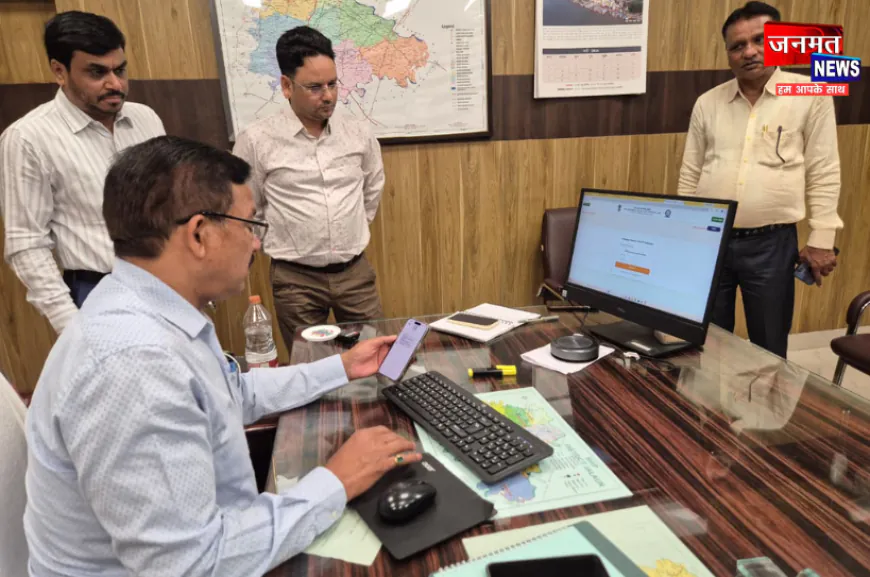 उरई: डीएम ने स्वयं की स्व-गणना कर दिया संदेश, आज से जनपद में शुरू हुआ स्व-गणना अभियान