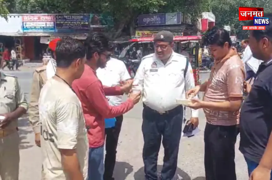 हरदोई: भीषण गर्मी में ड्यूटी कर रहे ट्रैफिक पुलिसकर्मियों को युवा कांग्रेस ने वितरित किया पेठा और मट्ठा
