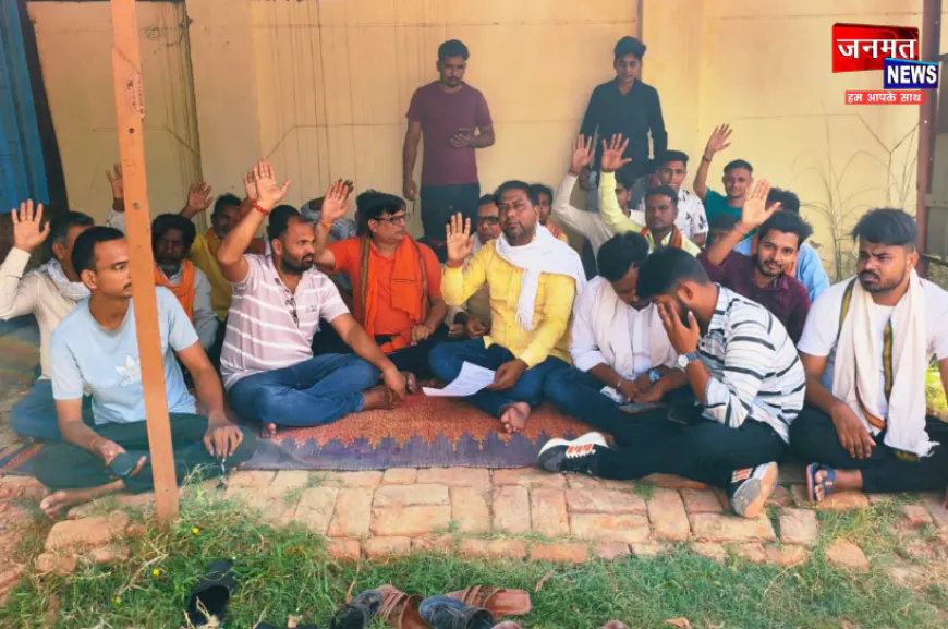 चंदौली के धानापुर में बिजली संकट पर फूटा ग्रामीणों का गुस्सा, पांच सूत्रीय मांगों को लेकर धरना-प्रदर्शन