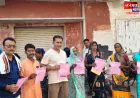पीलीभीत: सांसद व केंद्रीय मंत्री जितिन प्रसाद का 'रिपोर्ट कार्ड' लेकर गांव-गांव पहुंचे भाजपाई, बांटे पत्रक