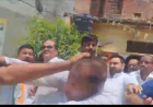 अलीगढ में कांग्रेस पार्टी की प्रेस कॉन्फ्रेंस में बाहरी व्यक्ति ने घुसकर की मारपीट, वीडियो वायरल