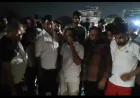 बुलंदशहर: दो अनियंत्रित ट्रकों ने बाइक सवार को कुचला, नाराज़ ग्रामीणों ने हाईवे पर लगाया जाम