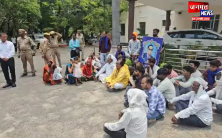 कानपुर देहात: डॉ. अंबेडकर की प्रतिमा स्थल से जुड़े भूमि विवाद को लेकर धरने पर बैठे पूर्व सांसद अनिल शुक्ला