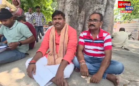 कन्नौज: एसडीएम के खिलाफ धरने पर बैठे सदर ब्लॉक प्रमुख, ऑफिस से भगाने का लगाया आरोप