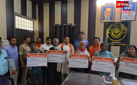 सिद्धार्थनगर: मुख्यमंत्री कृषक दुर्घटना कल्याण योजना के तहत पांच परिवारों को मिली मदद, दी गई आर्थिक सहायता
