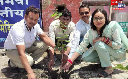 औरैया: दिबियापुर में विश्व पर्यावरण दिवस पर किया वृक्षारोपण, "एक वृक्ष मां के नाम" का दिया संदेश