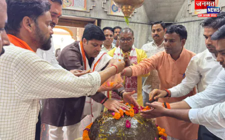 औरैया: पीएम मोदी की दीर्घायु के लिए विशेष पूजन-अर्चन, भाजपा नेताओं ने किया जलाभिषेक