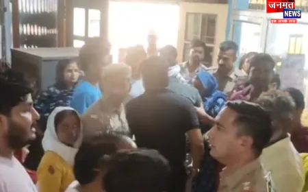 फर्रुखाबाद: हॉस्पिटल की OT के अंदर बंद मिले कई लड़के, बताए जा रहे डॉक्टर के गुंडे