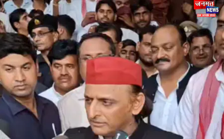 एटा: श्रद्धांजलि सभा में शामिल हुए सपा मुखिया अखिलेश यादव, केंद्र व राज्य सरकार पर साधा जमकर निशाना