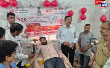 उरई जिला अस्पताल में आयोजित कार्यक्रम में 09 लोगों ने किया स्वैच्छिक रक्तदान, प्रमाण-पत्र देकर बढ़ाया उत्साह
