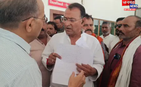 चंदौली: किसानों के मुद्दे पर भाजपा नेता ने की डीएम से मुलाकात, नदी खुदाई कार्य में अनियमितता का उठाया मुद्दा