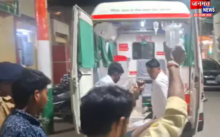 संभल: थाने के गेट के अंदर ग्रामीण ने अपने आप को किया आग के हवाले, जानें पूरा मामला
