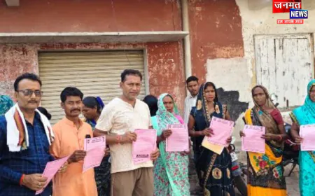 पीलीभीत: सांसद व केंद्रीय मंत्री जितिन प्रसाद का 'रिपोर्ट कार्ड' लेकर गांव-गांव पहुंचे भाजपाई, बांटे पत्रक