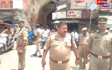 अयोध्या में चला अतिक्रमण हटाओ अभियान, हटाए गए सड़क किनारे लगे ठेले और अवैध कब्जे