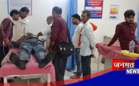 चंदौली में भीषण सड़क हादसा, अनियंत्रित ट्रक ने टेम्पो में मारी जोरदार टक्कर; पिता-पुत्र गंभीर घायल