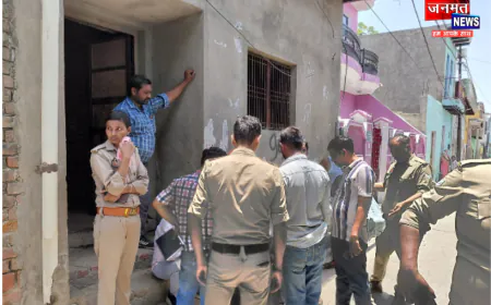 हाथरस जंक्शन में चला बिजली चेकिंग अभियान, कई घरों के मीटर बाहर किए गए स्थापित