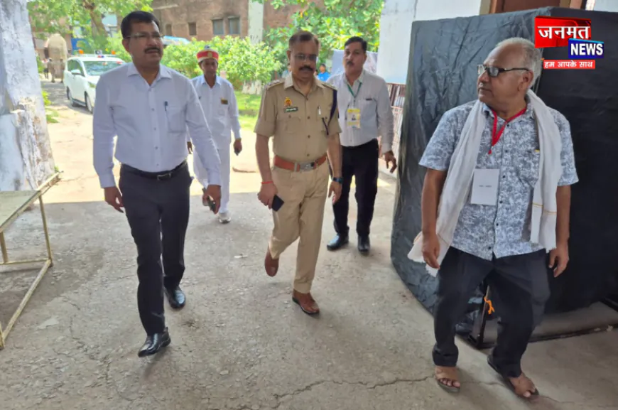 उरई: नकलविहीन एवं शांतिपूर्ण संपन्न हुई टीजीटी लिखित परीक्षा, डीएम व एसपी ने परीक्षा केंद्रों का किया निरीक्षण