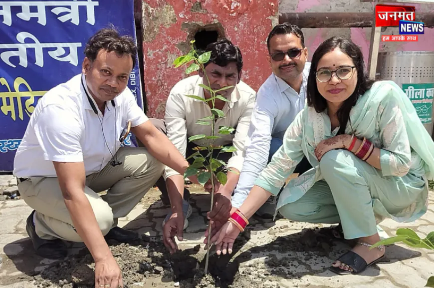 औरैया: दिबियापुर में विश्व पर्यावरण दिवस पर किया वृक्षारोपण, "एक वृक्ष मां के नाम" का दिया संदेश