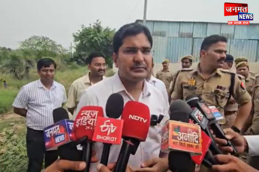 संभल में सरकारी जमीन पर बनी मजार पर चला बुलडोजर, 24 वर्ग मीटर भूमि कराई गई मुक्त