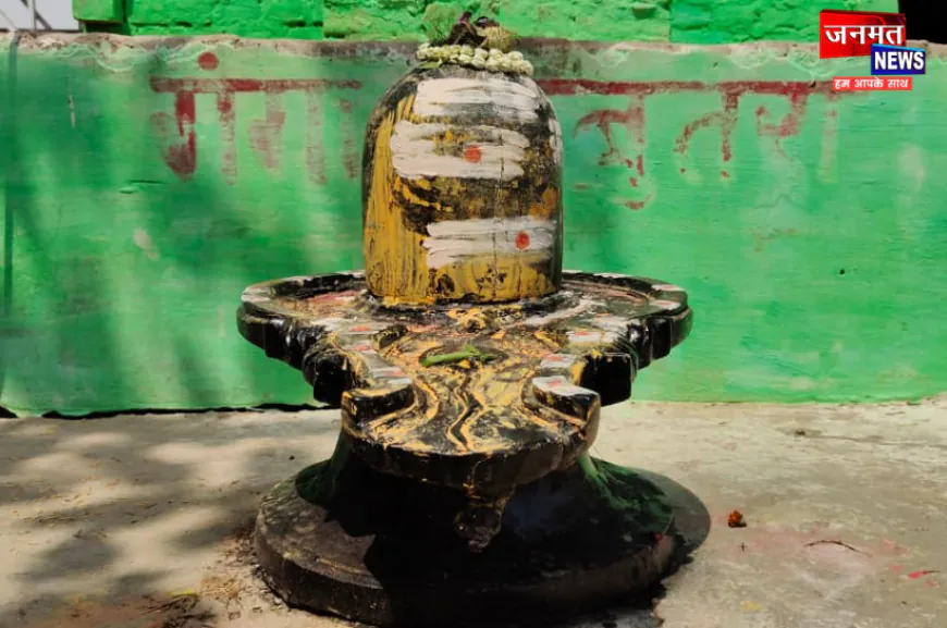 वाराणसी: गंगा नदी में मछुआरों के जाल में फंसा मिला अति प्राचीन शिवलिंग, 2500 वर्ष पुराना होने का दावा