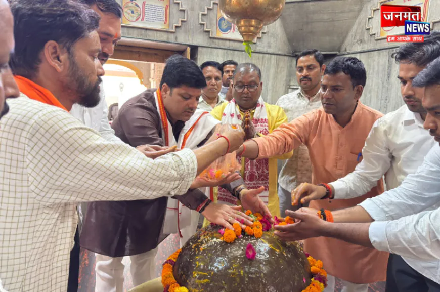 औरैया: पीएम मोदी की दीर्घायु के लिए विशेष पूजन-अर्चन, भाजपा नेताओं ने किया जलाभिषेक