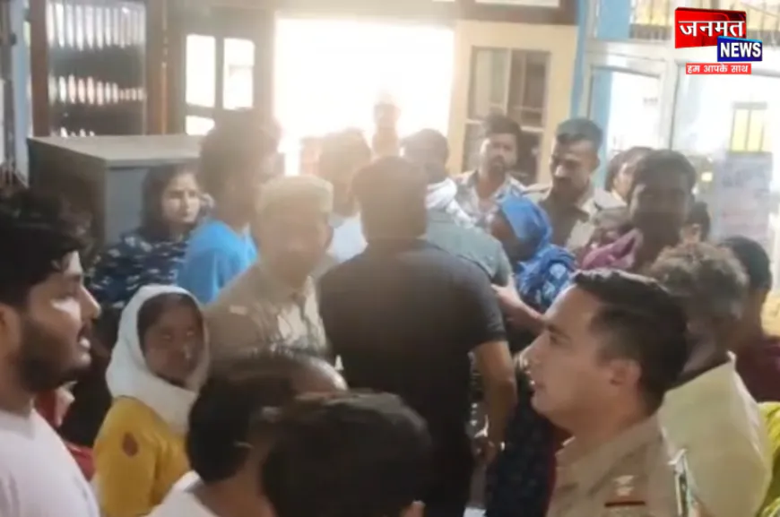फर्रुखाबाद: हॉस्पिटल की OT के अंदर बंद मिले कई लड़के, बताए जा रहे डॉक्टर के गुंडे