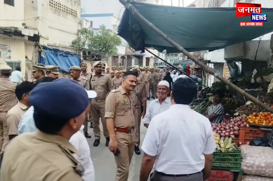 संभल: मोहर्रम से पहले डीएम और एसपी ने निकाला फ्लैग मार्च, शांति व्यवस्था बनाए रखने की अपील