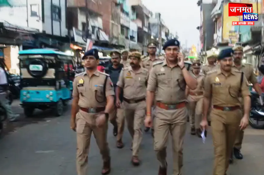 प्रतापगढ़: मुहर्रम के मद्देनजर एसपी ने पुलिस बल के साथ किया फ्लैग मार्च, ड्रोन से निगरानी