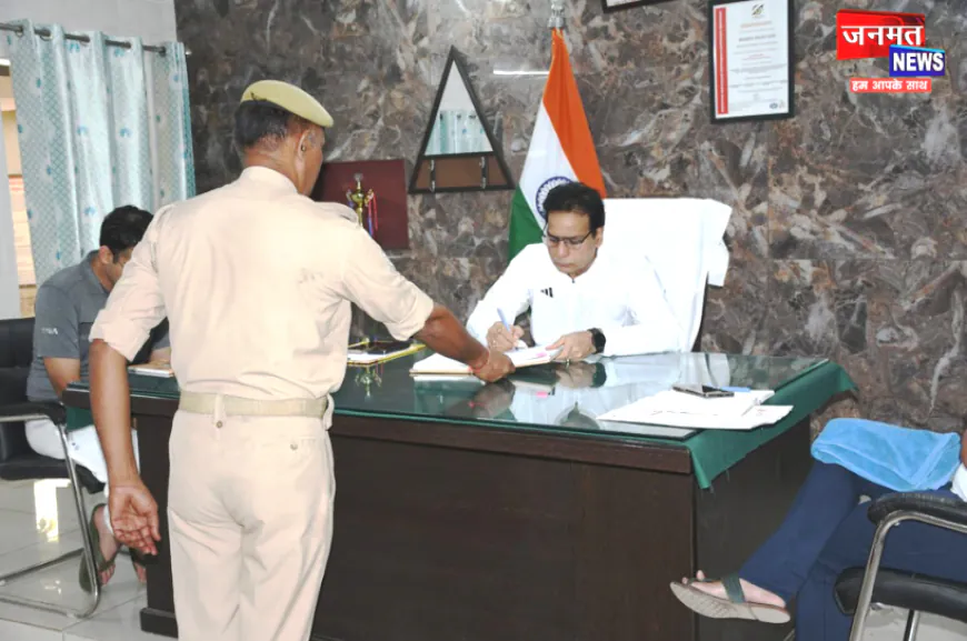 मुजफ्फरनगर SSP संजय वर्मा का पुलिस लाइन में औचक निरीक्षण, अभिलेखों और कार्यप्रणाली की गहन समीक्षा