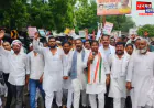 कुशीनगर इंटरनेशनल एयरपोर्ट के संचालन को लेकर कांग्रेस ने निकाली पद यात्रा, केंद्र व प्रदेश सरकार पर बोला हमला