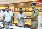 कौशाम्बी पुलिस ने बरामद किए चोरी हुए 121 मोबाइल, वास्तविक स्वामियों को सौंपे