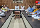 उरई: मतदेय स्थलों के पुनर्गठन पर डीएम की सर्वदलीय बैठक, 9 आपत्तियां स्वीकृत; बनेंगे 5 नए मतदेय स्थल