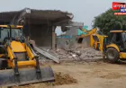 संभल में बुलडोजर एक्शन, इमामबाड़ा व मजार जमींदोज़; भारी पुलिस बल रहा तैनात