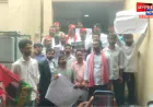 प्रतापगढ़: जौहर यूनिवर्सिटी पर कार्रवाई के विरोध में सपा का प्रदर्शन, खून से लिखा ज्ञापन सौंपा