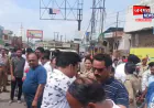 हाथरस: छात्रा की मौत के बाद फूटा लोगों का गुस्सा, तालाब ओवरब्रिज पर मानव श्रृंखला बनाकर किया प्रदर्शन