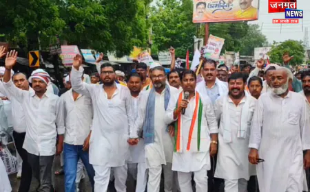 कुशीनगर इंटरनेशनल एयरपोर्ट के संचालन को लेकर कांग्रेस ने निकाली पद यात्रा, केंद्र व प्रदेश सरकार पर बोला हमला