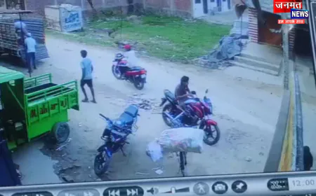 सीतापुर में बदमाशों के हौसले बुलंद, दिनदहाड़े लाखों की चोरी; व्यापारियों की सुरक्षा पर सवाल